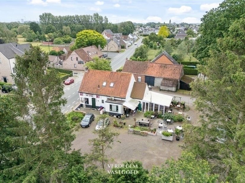Historie en charme&lt;br /&gt;
Deze locatie ademt geschiedenis: van de bedevaarders die hier al decennialang passeren tot menig wandelaar en fietser van van