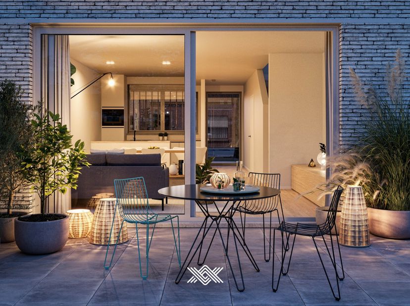 Deze schakelwoning van 192m² heeft op het gelijkvloers een inkomhal met gastentoilet en berging uitkomende in de eet- en leefruimte met open keuken en