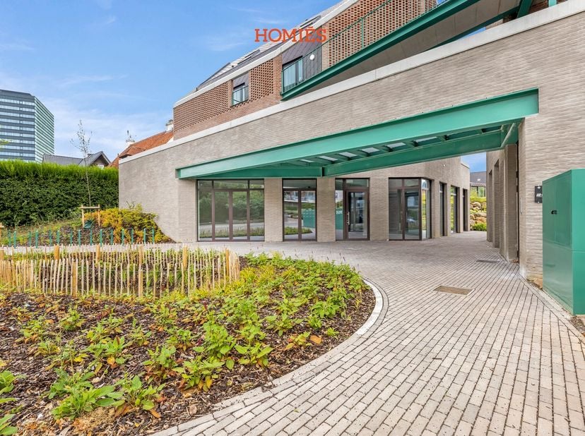 Met veel plezier bieden wij u deze commerciële nieuwbouwruimte aan op de Celestijnenlaan 52 E in Heverlee, een uitstekende locatie met vlotte bereikba