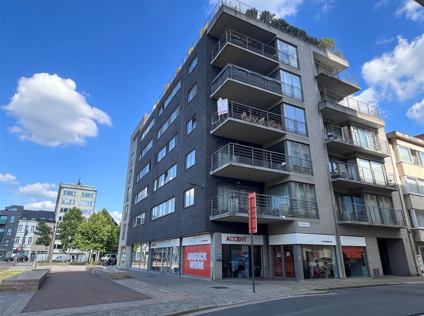 3 Bedroom Apartment - terrace - car parking &lt;br /&gt;
Bienvenue dans cet appartement d&#039;angle très confortable et bien agencé avec trois chambres à couche