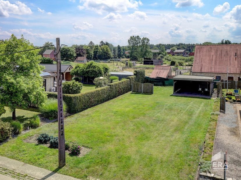 Perceel bouwgrond voor open bebouwing op een terrein van 4a 80ca te Langdorp. Geschikt voor de bouw van een ééngezinswoning met maximum 2 bouwlagen. I