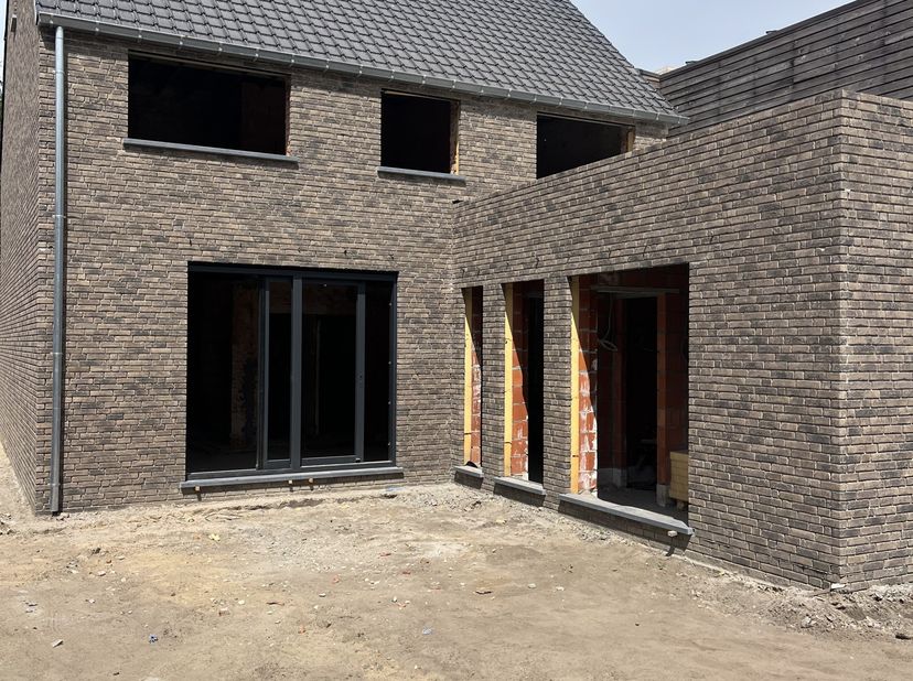 Halfopen woning met grote tuin in Millegem (Mol)&lt;br /&gt;
&lt;br /&gt;
Ontdek deze halfopen gezinswoning, rustig gelegen in een aangename straat in Millegem, M