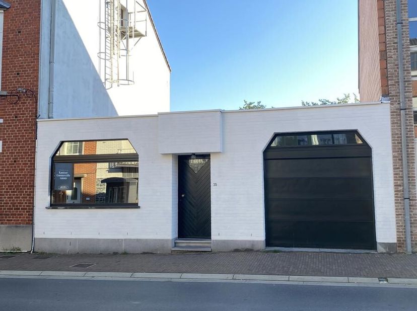 Commercieel gelijkvloers in centrum Ternat&lt;br /&gt;
Een unieke kans om uw handelspraktijk uit te oefenen in deze handelsruimte (45m²) in het centrum van