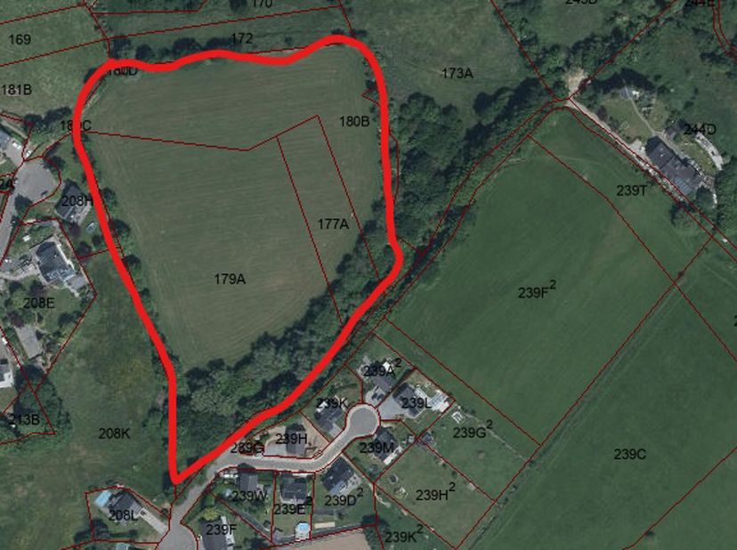 Superbe terrain situé à Magnée d&#039;une superficie 2 ha 44 a 15 ca dont plus d&#039;un hectare à bâtir. Idéal pour un projet immobilier privé ou de lotissemen