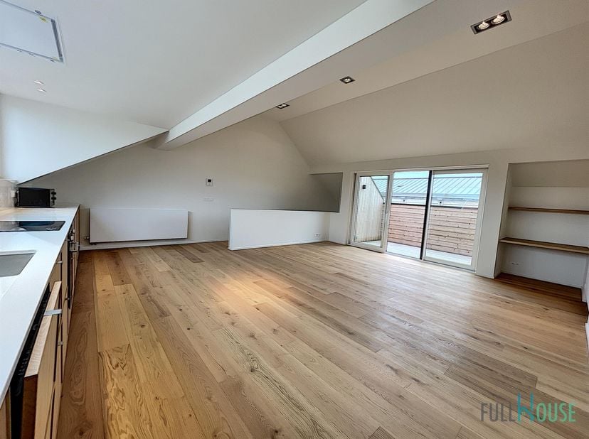 Europese wijk, tussen de Place de Londres en de Place Saint Bonifatius, volledig gerenoveerd, Duplex Penthouse met een bewoonbare oppervlakte van 130