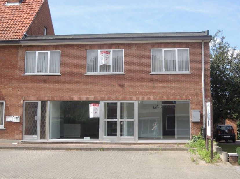 Appartement gelegen in Zelem bij Halen op een tiental minuten van de oprit autostrade E314. Indeling: inkomhal, living, keuken, badkamer, gastentoilet
