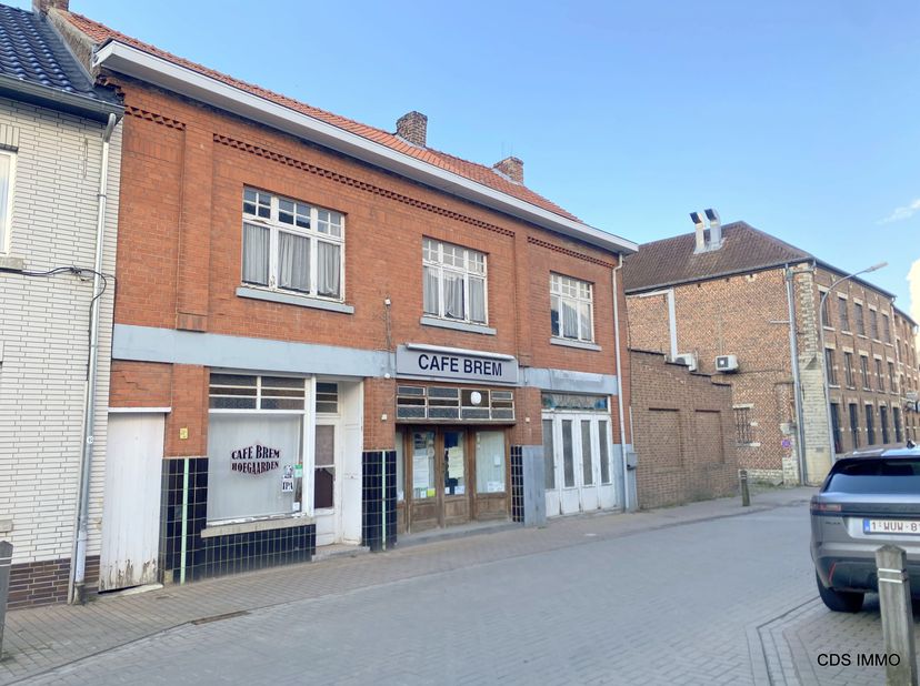 Projectgrond te koop in Hoegaarden – Vergund voor 6 appartementen.&lt;br /&gt;
In het centrum van Hoegaarden bieden wij een vergunde projectgrond aan voor d