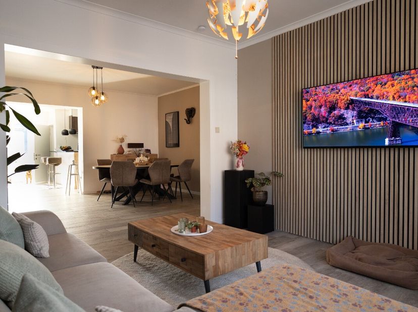 Ruime woning met potentieel in MoorseleBen je op zoek naar een ruime woning met karakter én mogelijkheden? Deze woning in Moorsele biedt alles wat je