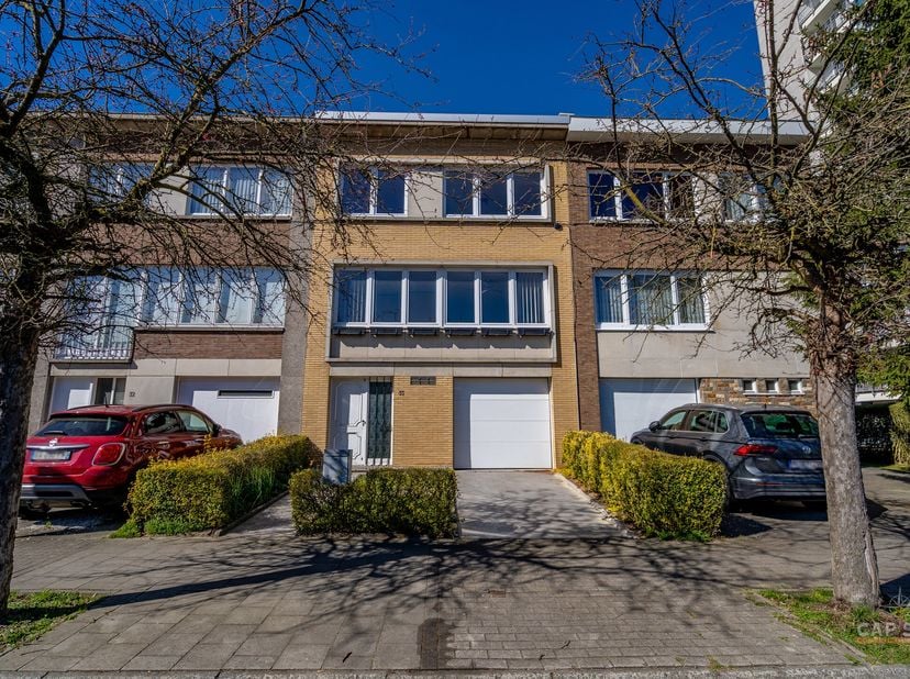 Evere, à proximité de l&#039;OTAN, des commerces, du centre sportif, des écoles et des grands axes, CAP SUD vous présente cette jolie maison de 160m2 A REN