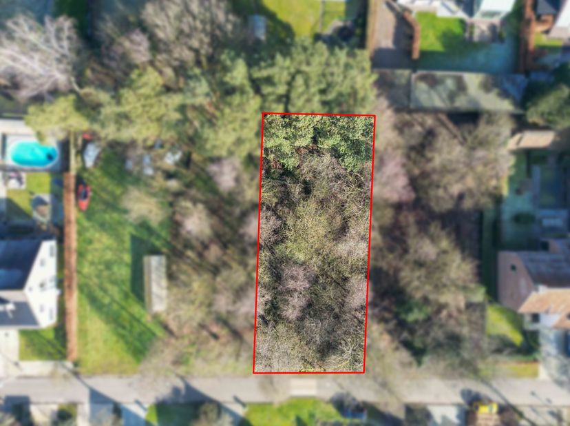 PERCEEL BOUWGROND &lt;br /&gt;
 &lt;br /&gt;
Met een oppervlakte van 773m².  &lt;br /&gt;
Op wandelafstand van het centrum van Sint-Antonius in een rustig gelegen straa