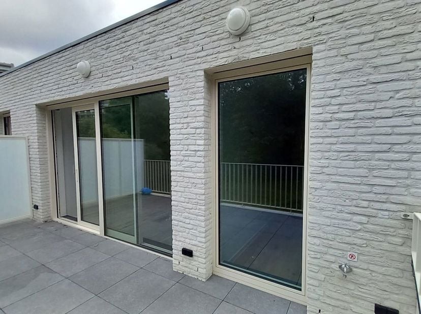 Superbe appartement neuf à haute performance énergétique dans la résidence BLEEKWEIDE, à proximité du centre commercial Woluwe.&lt;br /&gt;
Transports en co