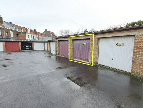                                         Garage à louer à Brugge, € 125
