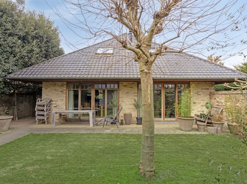 Bieden vanaf 475.000,00 euro!&lt;br /&gt;
&lt;br /&gt;
Een unieke, prachtige woning gelegen in de Nieuwstraat in Desselgem. Vlakbij allerhande invalswegen, dichtb