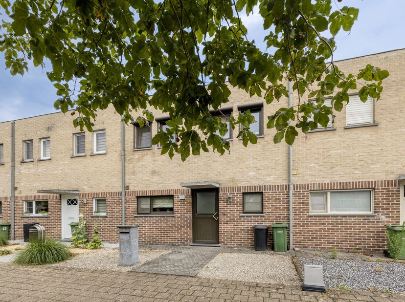 Maison à vendre avec 3 (peut-être 4) chambres à Niel&lt;br /&gt;
Cette maison à vendre à Niel a la disposition suivante: &lt;br /&gt;
rez-de-chaussée: &lt;br /&gt;
- ha