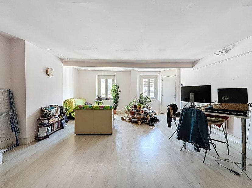 Louise / Stéphanie - Idéalement situé sur l&#039;une des plus belles Rues de Bruxelles, bel appartement de 100 m² dans une magnifique maîson de Maître divi
