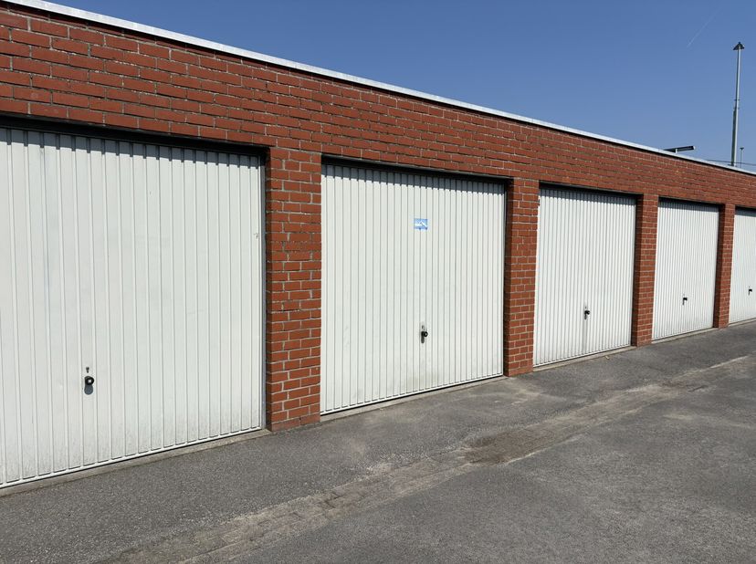 Centraal gelegen afgesloten garagebox