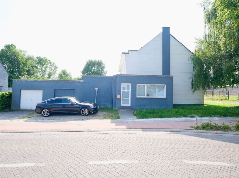 RELEGEM - REF : 6874768Située à proximité immédiate du centre de Relegem, proche de Wemmel, cette charmante maison entièrement rénovée vous séduira pa