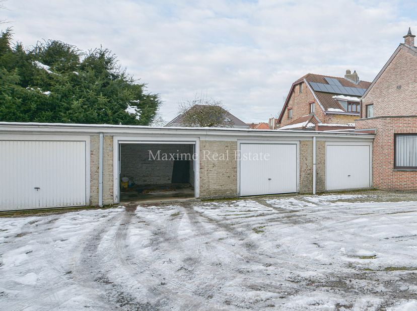 Maxime Real Estate stelt een ruime individuele garage te huur.&lt;br /&gt;
Deze huur is eveneens mogelijk met een vennootschap.&lt;br /&gt;
De garage is meteen be