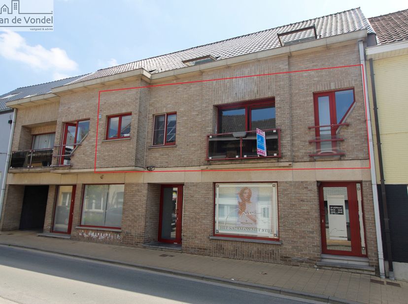 Prachtig gerenoveerd 2 slaapkamer appartement met gemeenschappelijke tuin in het centrum van Liedekerke.Dit mooie en 100% instapklare appartement gele