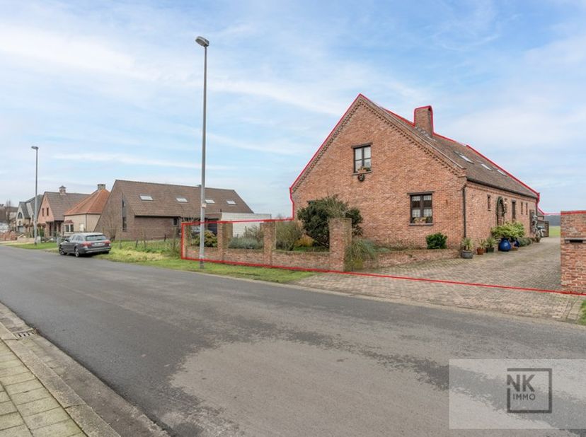 Op zoek naar een rustige, ruime woning met veel mogelijkheden?&lt;br /&gt;
Deze charmante fermette in Arendonk biedt u alles wat u nodig heeft: een royale w