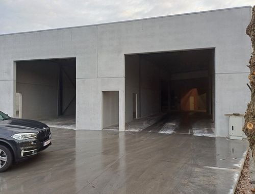                                         Bâtiment d’entreprise à louer à Leffinge, € 475
