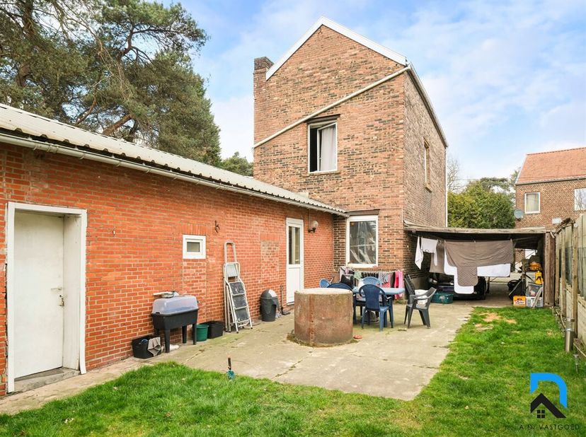 Te renoveren open bebouwing in Genk&lt;br /&gt;
Deze vrijstaande woning in een autoluwe straat geniet van een rustige doch centrale locatie in Genk. Onder m