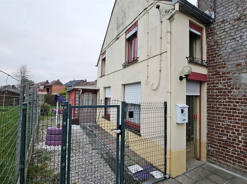 SOUS OPTION - PLUS DE VISITE -Prix: Offre à partir de 60.000 euros, frais d&#039;agence non inclus et à charge de l&#039;acquéreur.&lt;br /&gt;
Maison à rénover, situ