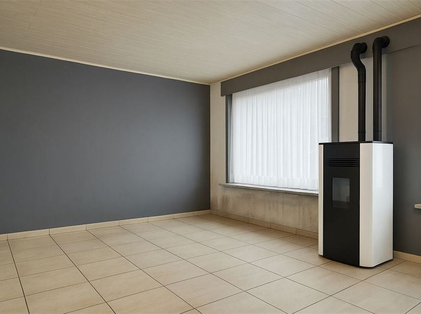 Op te frissen woning met veel potentieel!&lt;br /&gt;
Deze woning biedt talloze mogelijkheden en ligt in een centrale locatie, vlakbij winkels, scholen en o