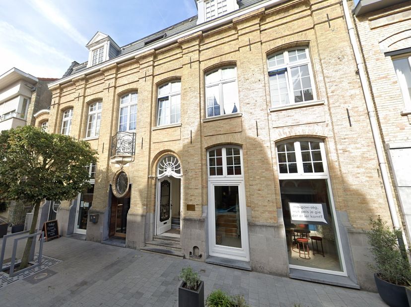 Unieke Investering: Handelszaak met 8 Appartementen in het Hart van Nieuwpoort&lt;br /&gt;
Welkom bij Marktstraat 45, een uitzonderlijk investeringspand gel