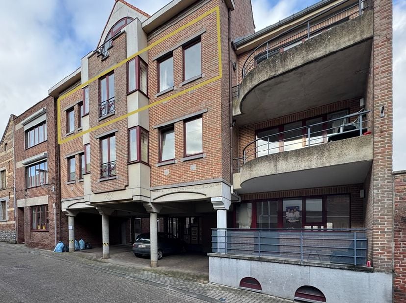Dit appartement is gelegen op de tweede verdieping van een kleinschalige Residentie in het centrum van Borgloon.&lt;br /&gt;
&lt;br /&gt;
Met een bewoonbare opper