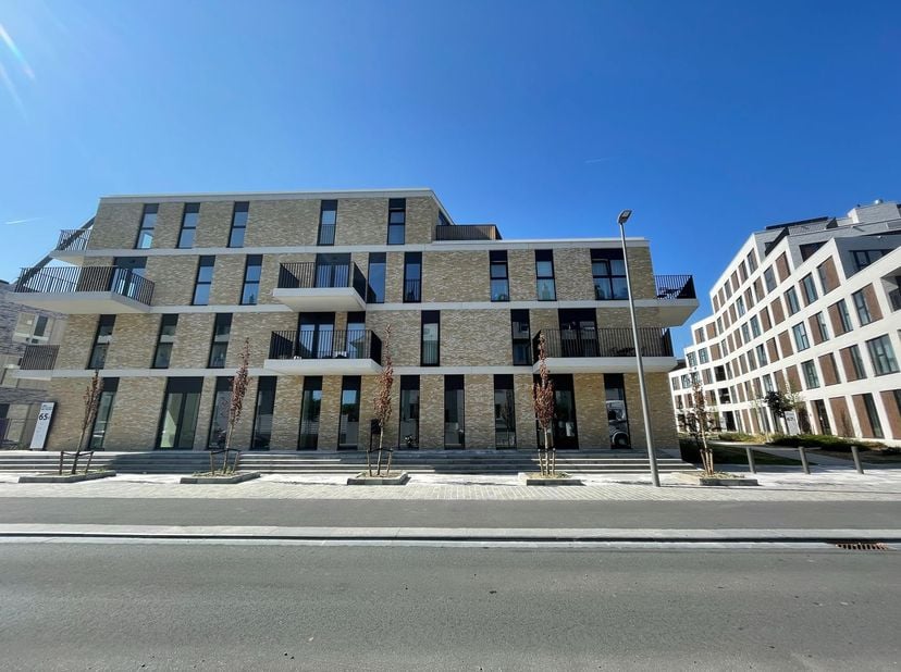 Un espace de bureau de 102 m² récemment construit est à vendre sur un emplacement exceptionnel à proximité du boulevard Woluwelaan et de la rue Schaer