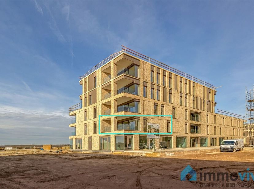 Welkom in deze prachtige nieuwbouw-assisentiewoning in het hart van Hemiksem vlakbij De Schelde. Met een royale bewoonbare oppervlakte van 91,21 m² bi