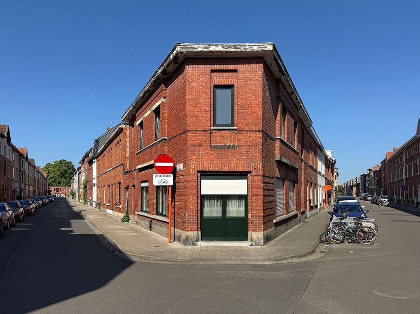 * De geafficheerde prijs is een richtrijs wat wil zeggen dat elk uitgebracht bod in overweging wordt genomen.&lt;br /&gt;
​&lt;br /&gt;
Gelegen in de Jasmijnstraa