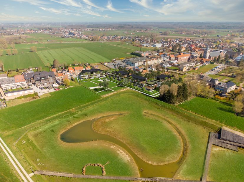 Ces places de parking à vendre sont situées dans le Project-Z à Zedelgem, le long de la Sint-Laurentiusstraat. &lt;br /&gt;
Les parcelles sont situées dans