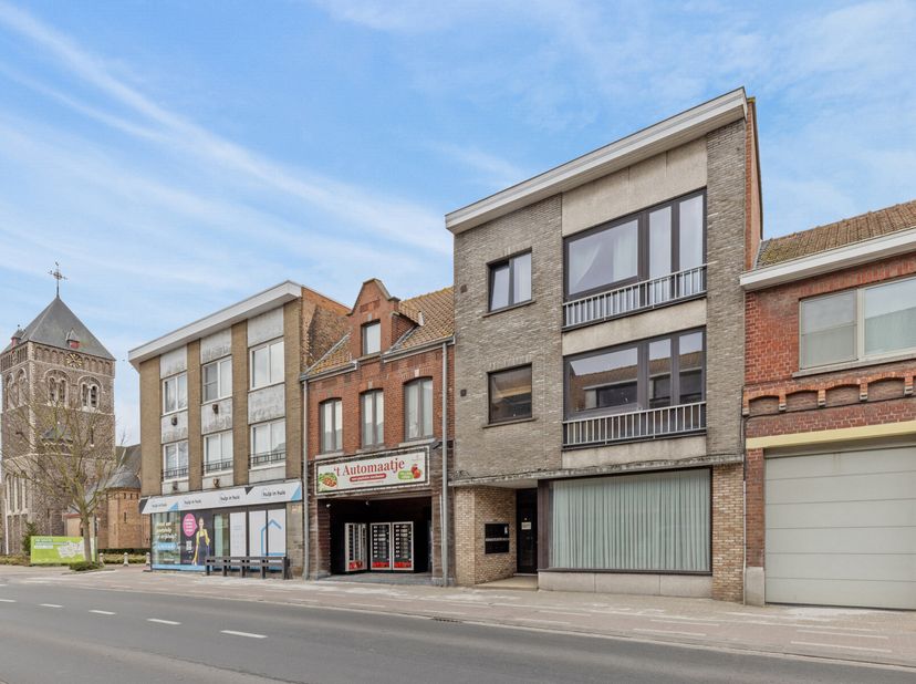 Appartement au rez-de-chaussée à vendre au centre de Geluwe  De nombreuses possibilités !&lt;br /&gt;
Ce spacieux appartement au rez-de-chaussée, situé en p