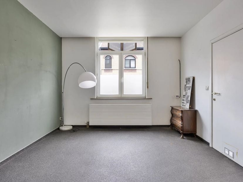 TE RENOVEREN BUILDING BESTAANDE UIT TWEE 1 SLPK APPARTEMENTEN IN HASSELT (RUNKST)&lt;br /&gt;
Ontdek deze interessante investering zijnde een rijwoning op e