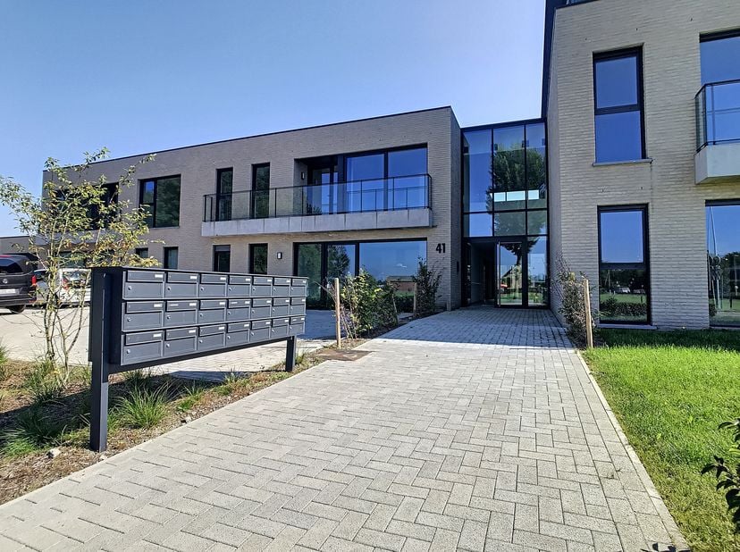 Erkende assistentiewoning te koop in Hoogstraten die bewoners toelaten beschermd en zelfstandig te wonen!&lt;br /&gt;
INDELING:&lt;br /&gt;
- inkomhal met vestiai