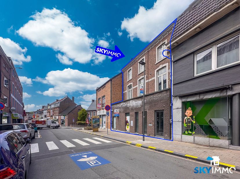 À VENDRE  Vente en société - Immeuble mixte : commerce + 2 appartements--&amp;gt; Faire offre à partir de 495.000 euroIdéalement situé à dans la rue la pl