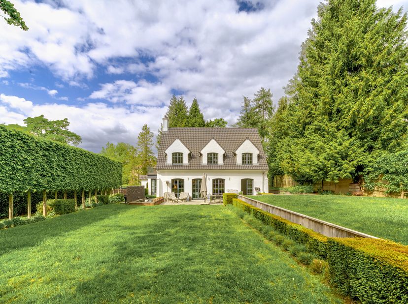 In de mooie wijk Prince d&#039;Orange, mooie klassieke villa volledig gerenoveerd met smaak enkele jaren geleden, gebouwd op een zuidgericht perceel van +/