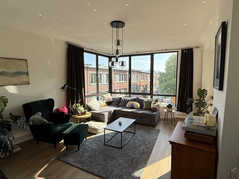 À la recherche d’un appartement spacieux, prêt à emménager, baigné de lumière, avec vue sur la verdure et idéalement situé à l’intérieur du Singel anv