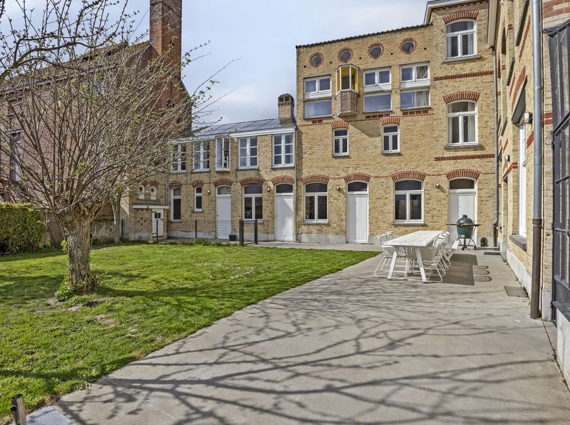 Kom deze woning ontdekken op zaterdag 26 april van 14:00 t.e.m. 16:00 en ontdek misschien wel je droomwoning! &lt;br /&gt;
Dit huis te koop is instapklaar e
