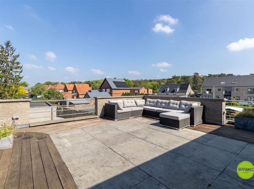 Appartement duplex clé en main avec grande terrasse et garage à Ham&lt;br /&gt;
Cet élégant appartement en duplex datant de 2010 vous offre 97 m² de qualité