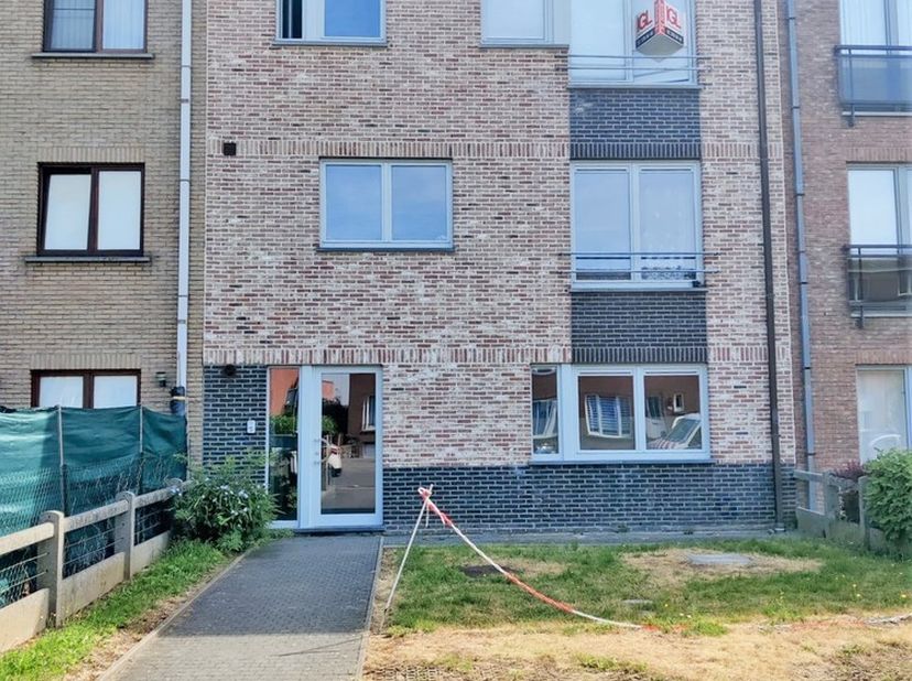 Immo Groot Leeuw biedt u dit duplex appartement aan, gelegen in een kleinschalig gebouw met slechts vier appartementen. Dit lichtrijke appartement bes
