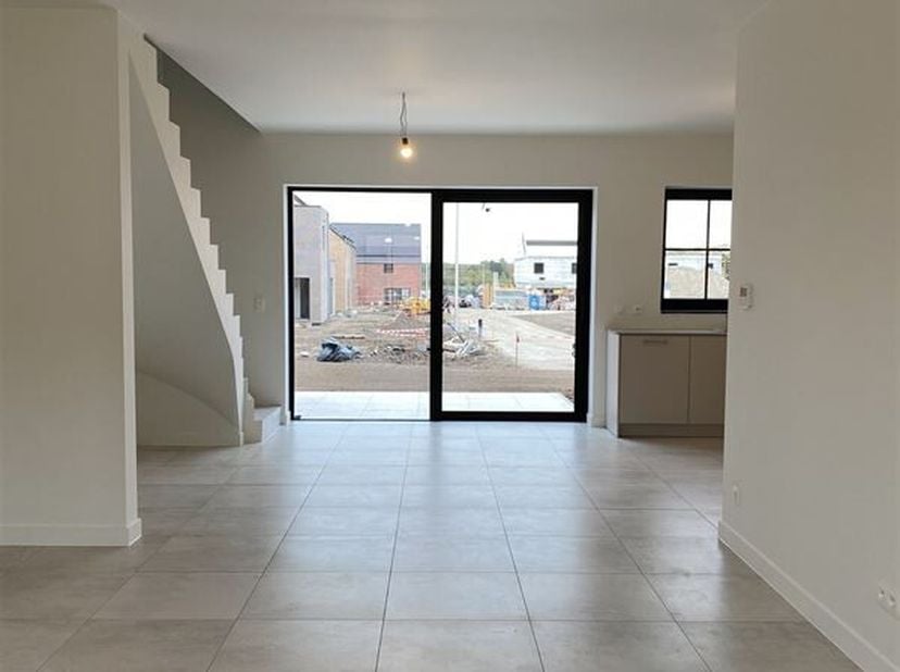 MAISON DE CAMPAGNE AVEC 3 CHAMBRES ET JARDIN&lt;br /&gt;
Dans les environs calmes et verdoyants de Munsterbilzen se trouve le projet &quot;Munstergaarde&quot;.&lt;br /&gt;