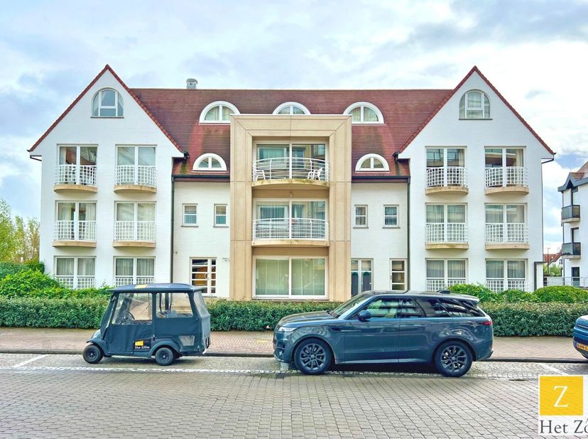 Garage spacieux situé près du mini-golf à Knokke-Het Zoute.&lt;br /&gt;
Garage très bien situé et très facilement accessible au niveau -1 de la résidence Go