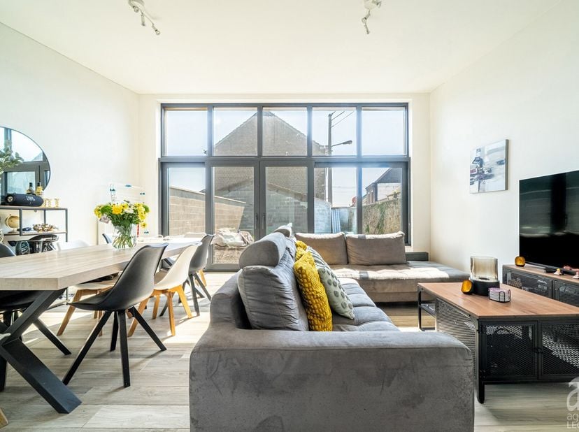 Idéalement située en retrait du centre de Péruwelz et proche de toutes commodités, lAgence Leclercq vous propose cette coquette maison neuve 1 chambre