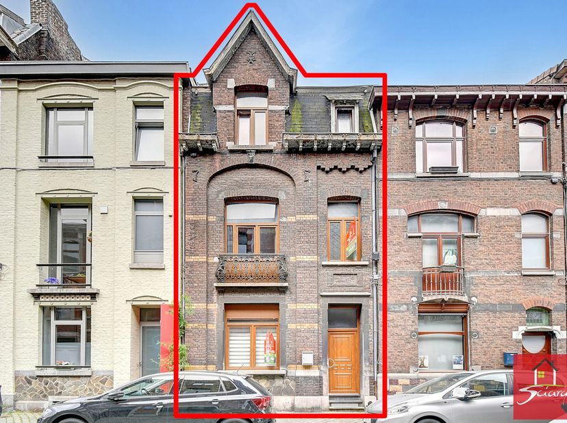 Visite virtuelle: https://my.matterport.com/show/?m=BbTFAHTDVTs -  L&#039;agence immobilière Sciara a le plaisir de vous présenter ce volumineux immeuble d
