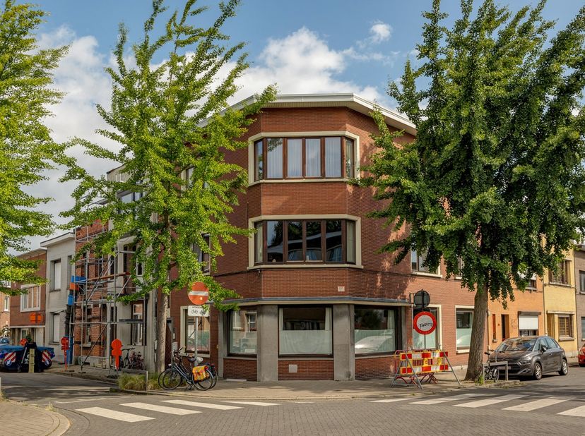 Bien professionnel à vendre
                    à 2100 Deurne