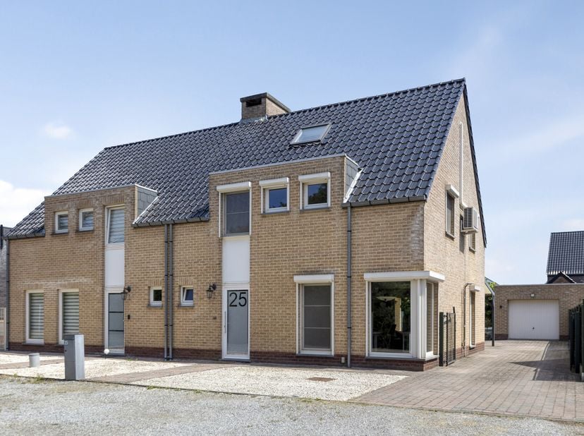 Indeling van de woning&lt;br /&gt;
Bij het betreden van de woning komen we terecht in de inkomhal, waar zich ook een apart gastentoilet bevindt.&lt;br /&gt;
Van h