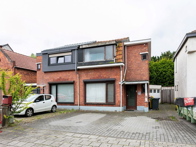 Bent u op zoek naar een te renoveren woning in Kapellen? Dan is dit project misschien iets voor u.&lt;br /&gt;
Indeling:&lt;br /&gt;
-GLV: de inkomhal geeft toega
